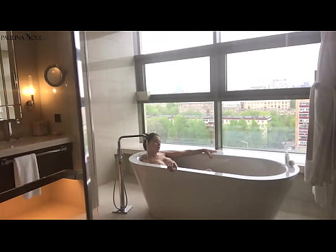 ❤️ Pitikek mezin Bi dilgermî pizika xwe di serşokê de dihejîne ️ Super seks li ku.fuxporn-com.ru ﹏